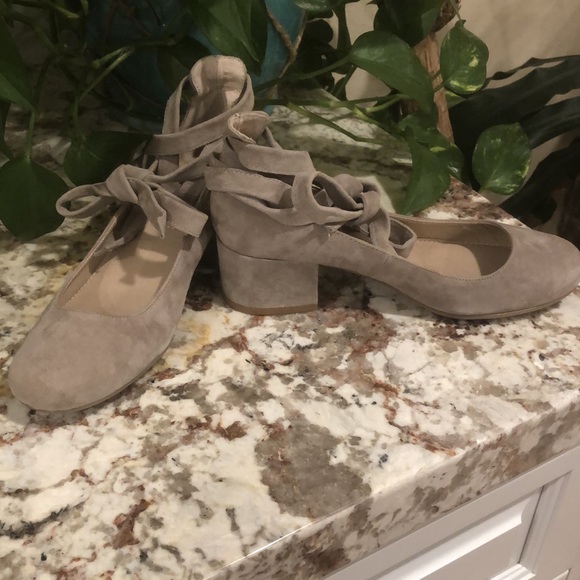 Tie-up suede block heel - Picture 2 of 4